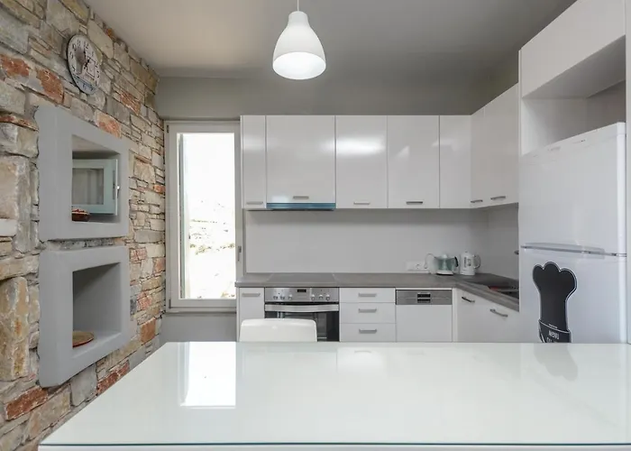 Sunshine Mikri Vigla